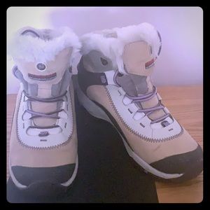 Merrell waterproof winter boots W8.5